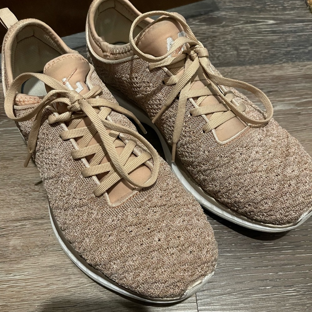 APL Rosegold size 10.5